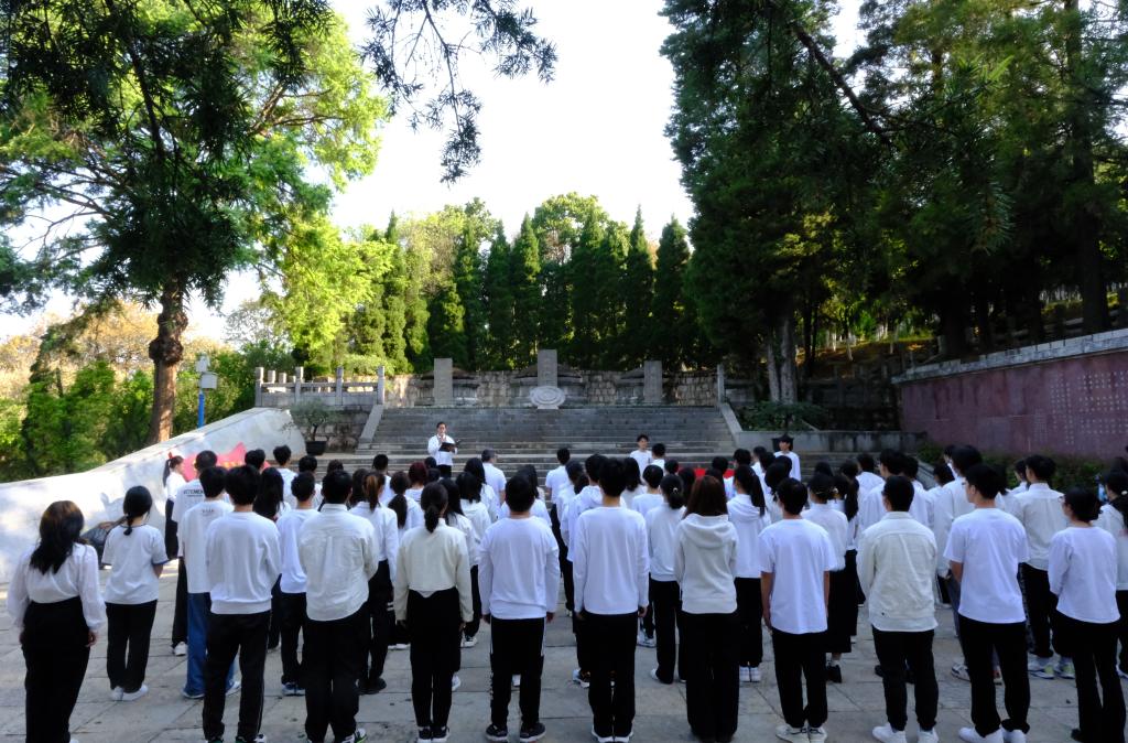 图5 主题微团课“团旗下的演讲”.JPG