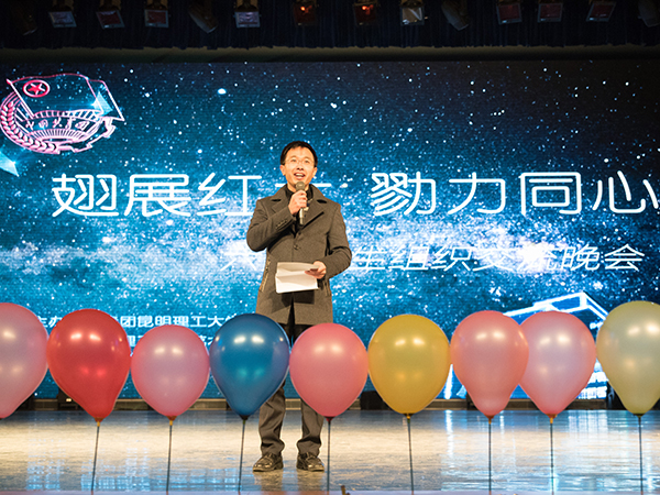 1482910843835380.jpg 钟书记开场致辞.jpg